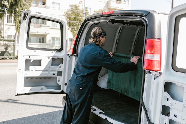 Benefits of Working with Experienced House Removal Firms